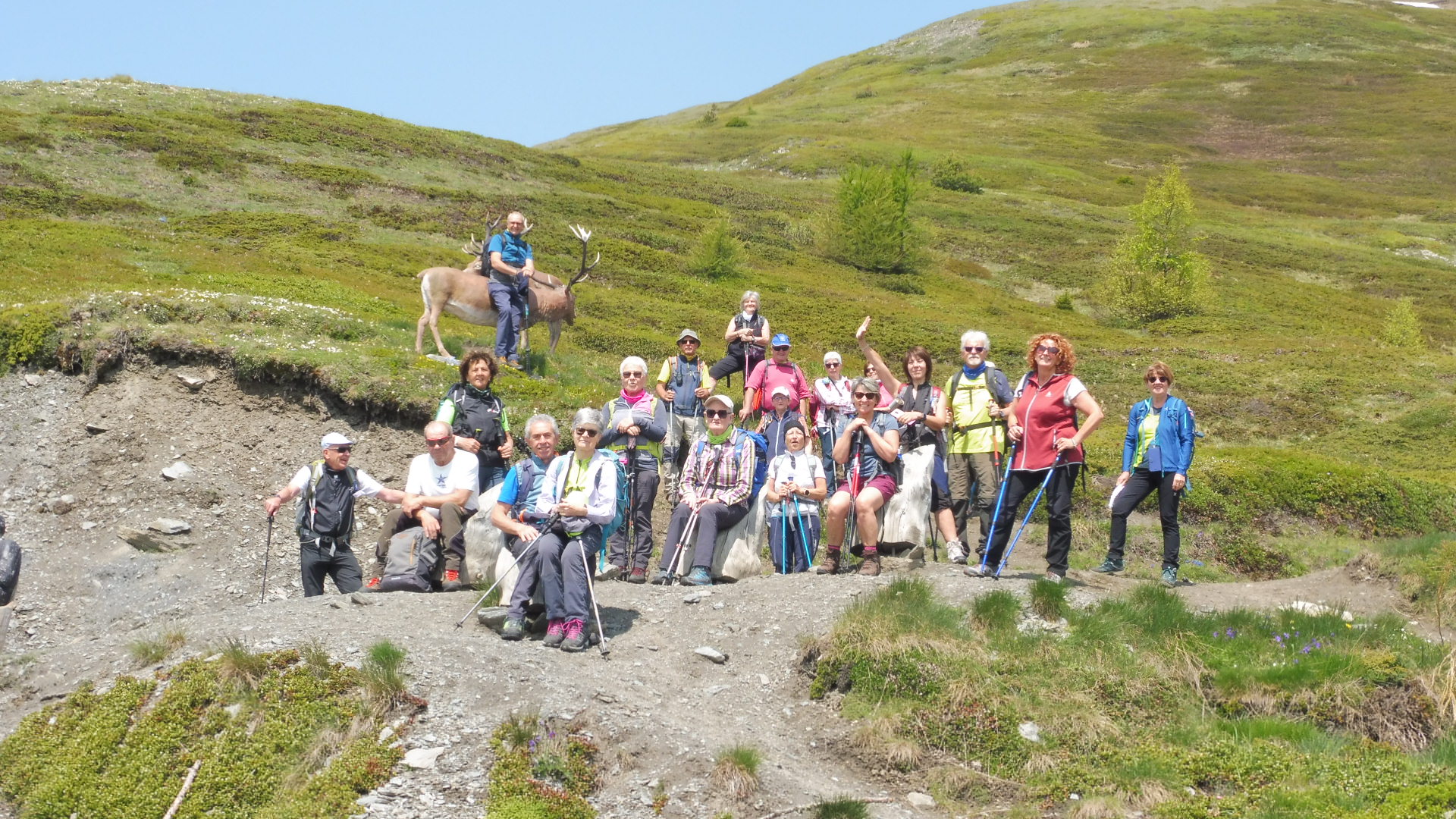 foto di gruppo poi in cammino verso il rifugio Fallere e poi il lago Image
